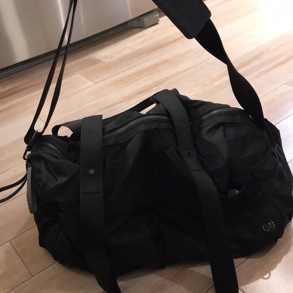 Lululemon Extra Mile Duffel Bag - Picture 5 of 7